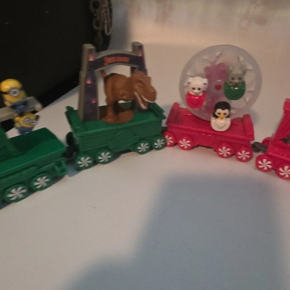 McDonalds 2017 Happy Meal Holiday Express Train‎ Lot of 7 Engine Caboose Cars